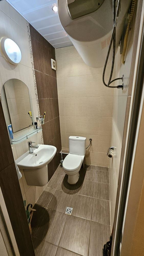 Drei-Zimmer-Wohnung in erster Meereslinie in Kiten mit Panoramablick auf das Meer und beeindruckenden Terrassen
