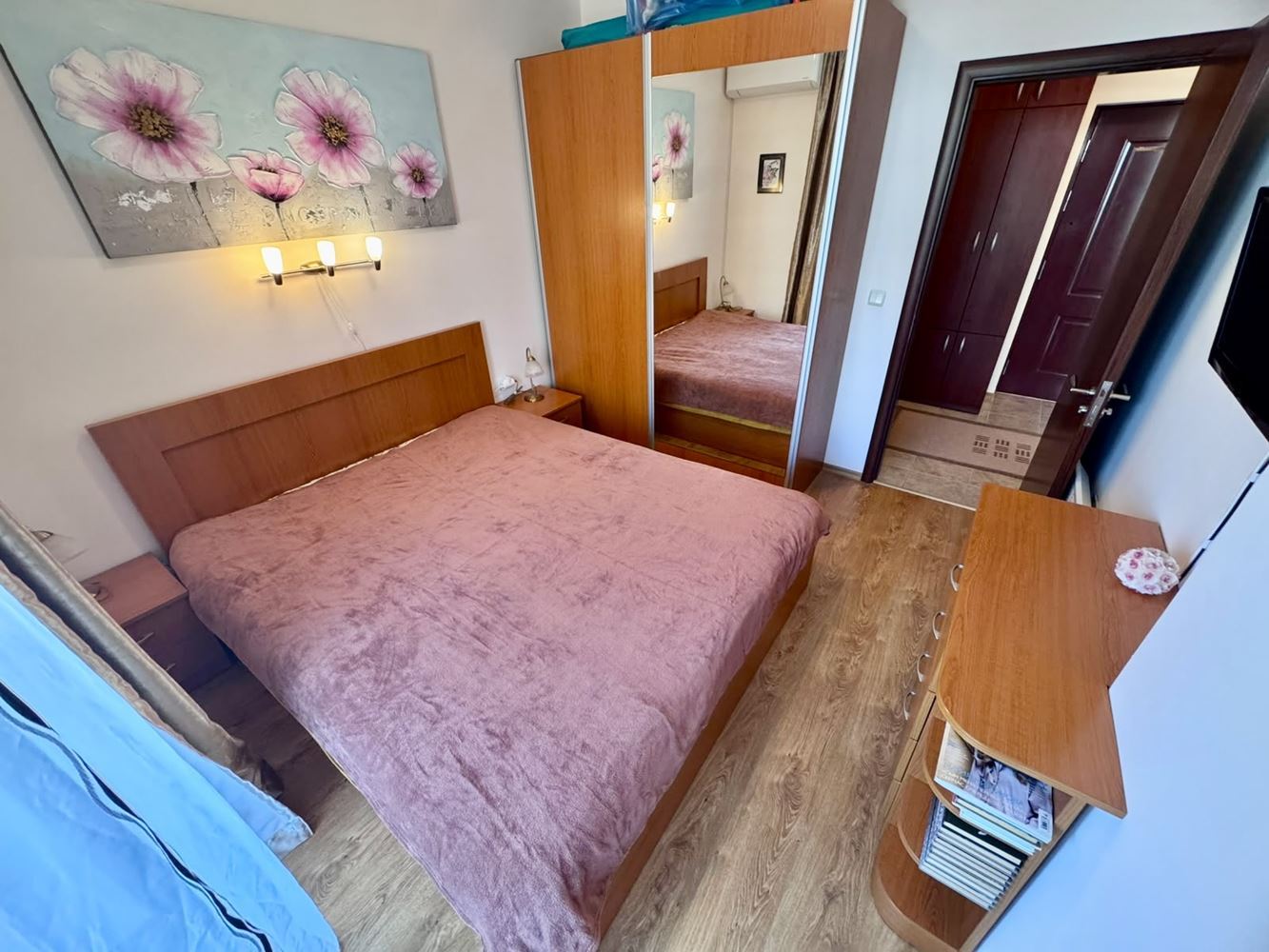 Komfortable 2-Zimmer-Wohnung mit großzügiger Terrasse und Poolblick in einer luxuriösen Anlage in Nessebar