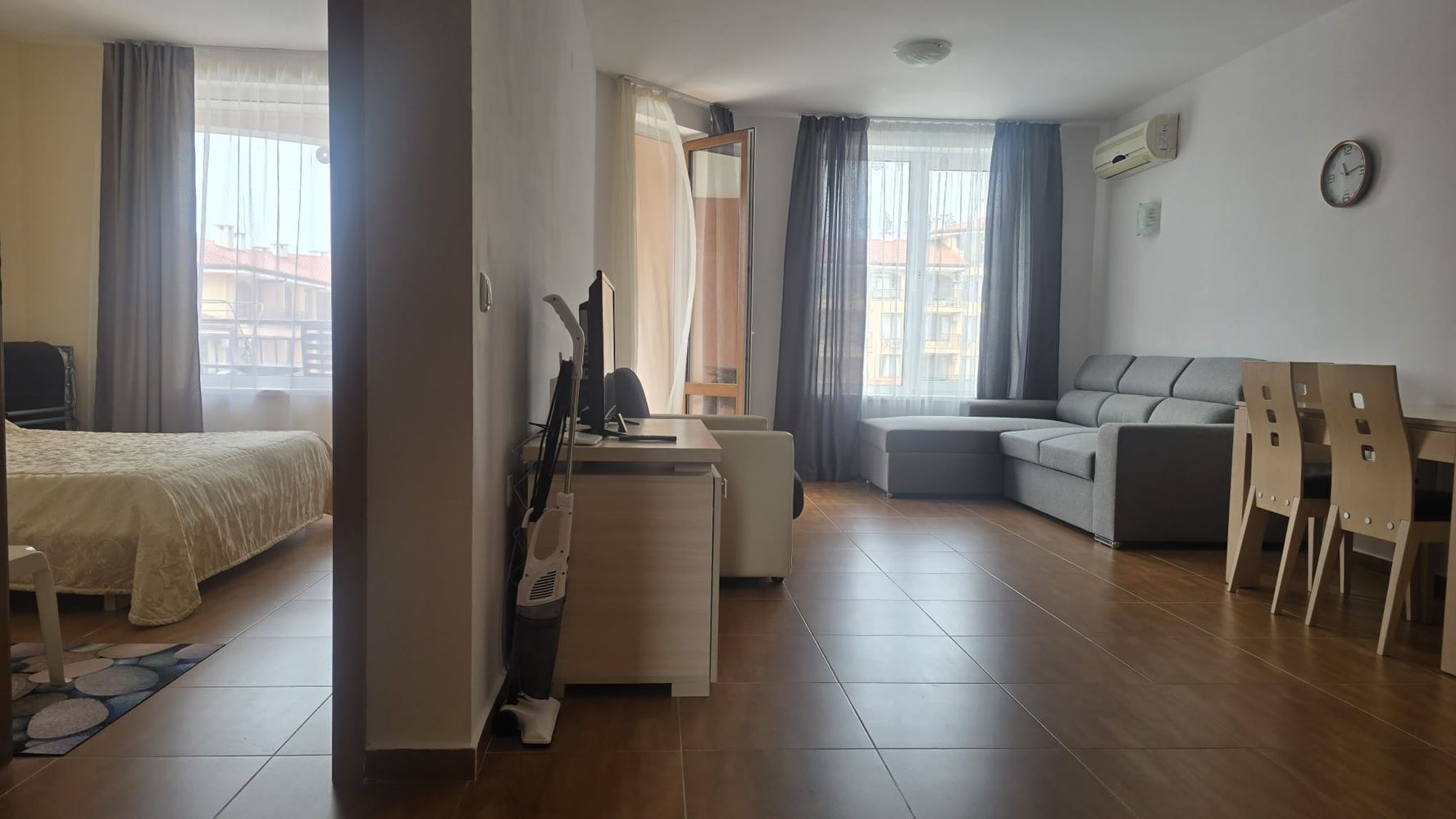 Zweizimmerwohnung mit Poolblick in Sveti Vlas – nur wenige Meter vom Meer entfernt