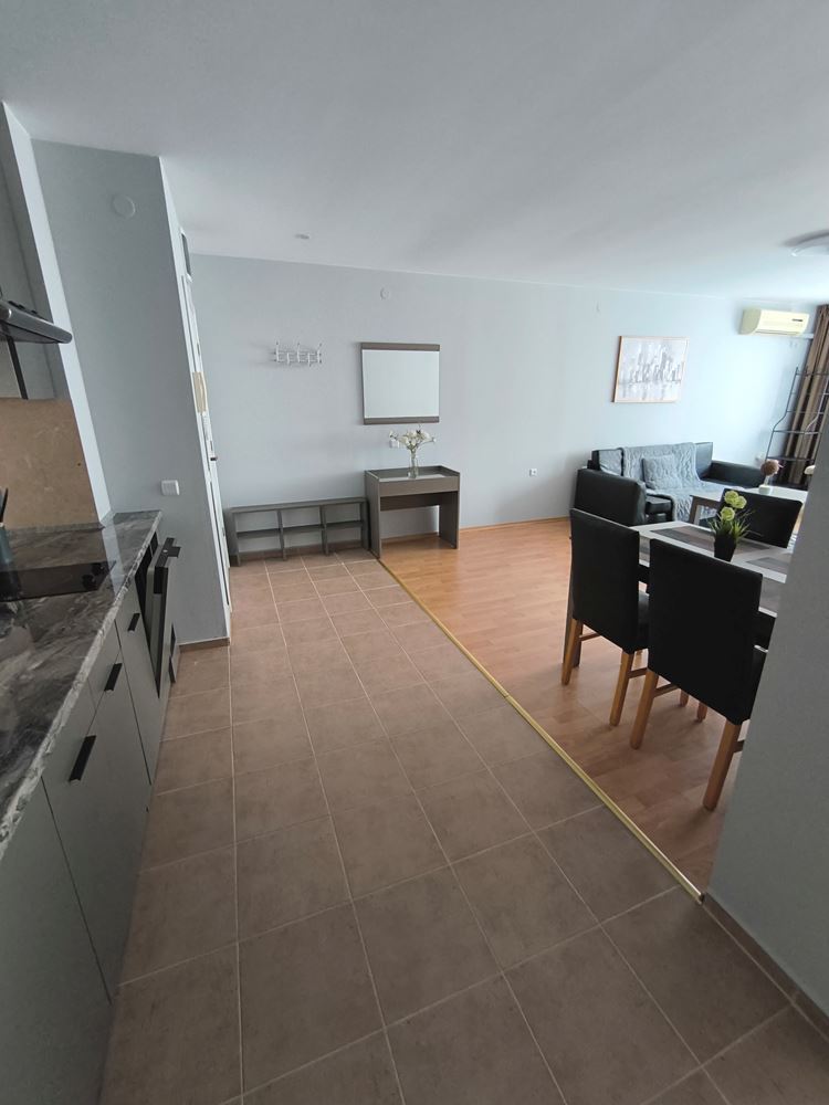 Luxuriöse Wohnung mit einem Schlafzimmer in erster Meereslinie in Sveti Vlas