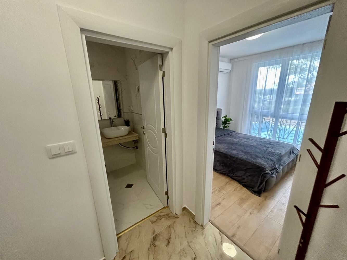 Zwei-Zimmer-Oase in einem neuen Luxuskomplex in Sonnenstrand – mit Poolblick