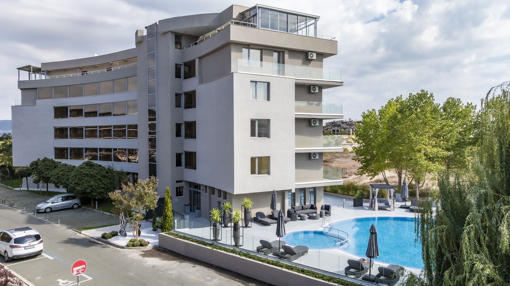 Apartment mit zwei Schlafzimmern, Südausrichtung in erster Meereslinie – Raum, Komfort und ausgezeichnete Investition