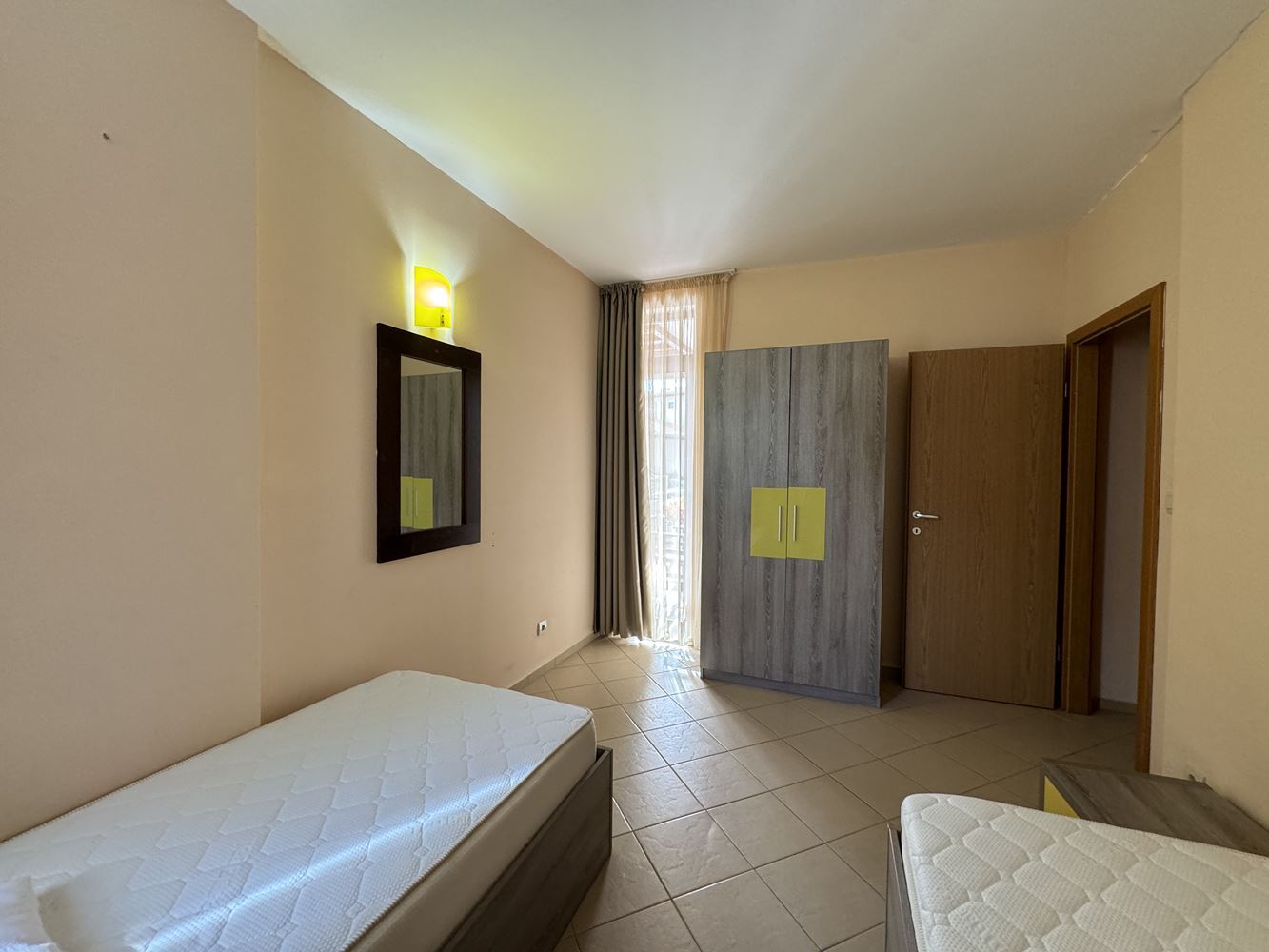 Geräumige 3-Zimmer-Wohnung in erster Meereslinie in Sveti Vlas – Meer- und Poolblick