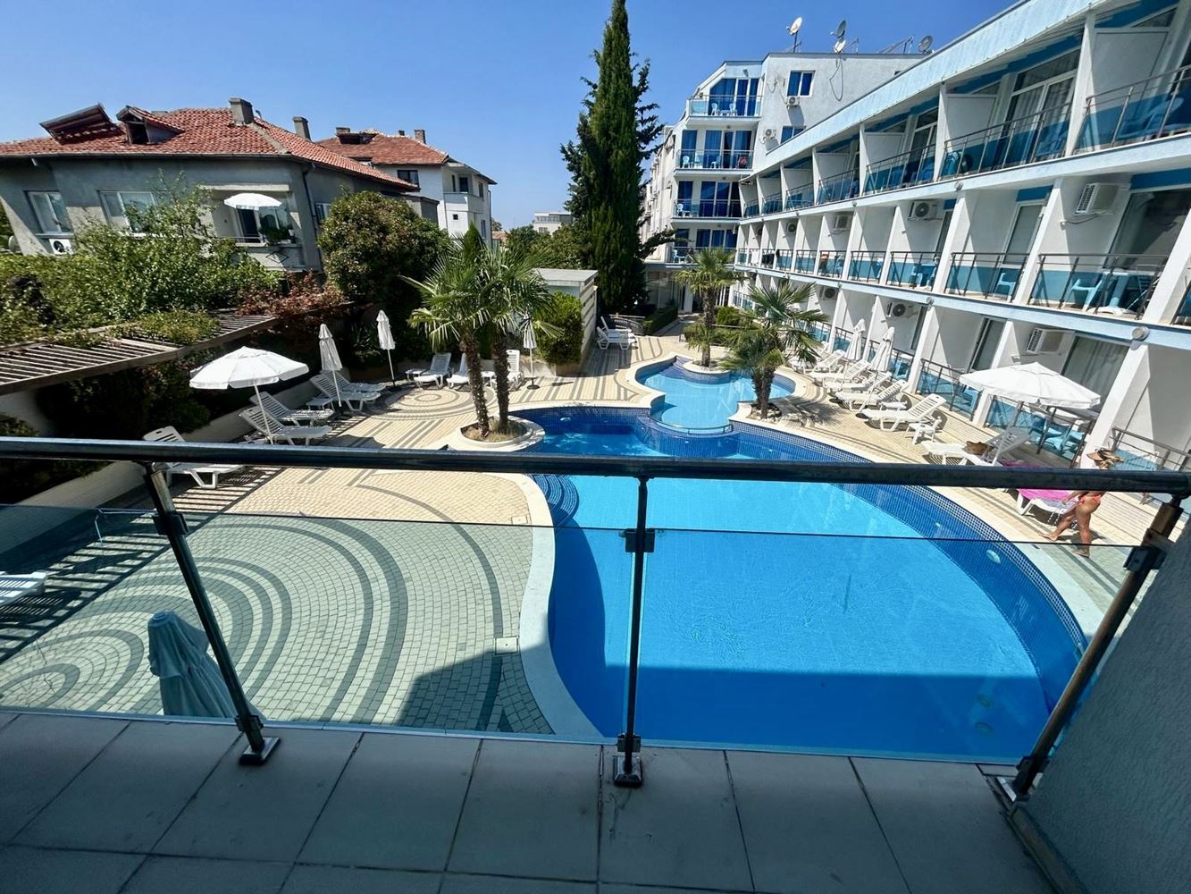 Gemütliches und geräumiges Studio in Ahtopol – bezugsfertig, mit Act 16 und Blick auf den Swimmingpool