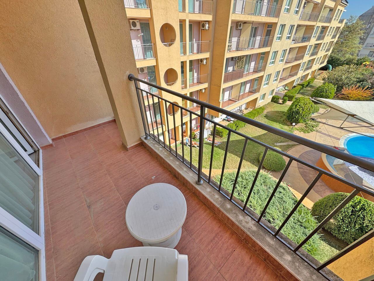 Möblierte 2-Zimmer-Wohnung mit schönem Blick auf den Pool in Sonnenstrand