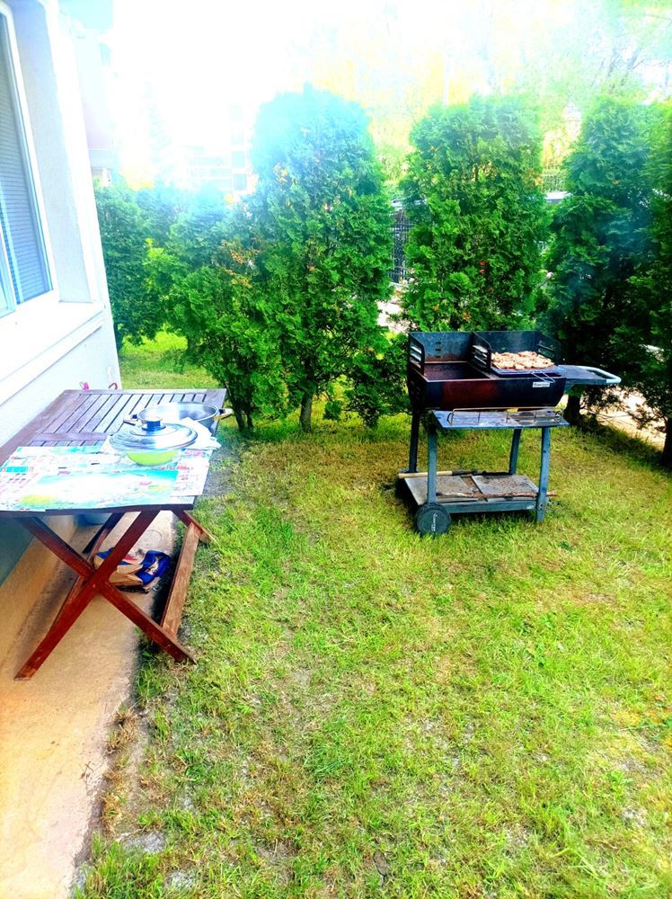 2-Zimmer-Wohnung mit eigenem Garten in Sonnenstrand – Ihre grüne Oase am Meer