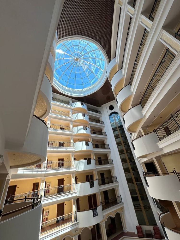 Geräumige Wohnung mit Meerblick in erster Meereslinie in Pomorie – Ferienimmobilie mit dem Gefühl eines luxuriösen Resorts