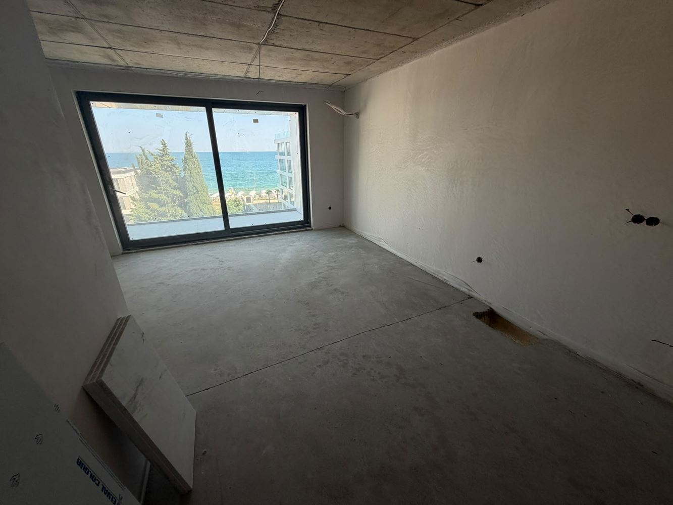 Nagelneue 2-Zimmer-Wohnung mit direktem Panoramameerblick in Ravda – Erstklassiger Komfort und traumhafte Aussicht aus jedem Wohnraum