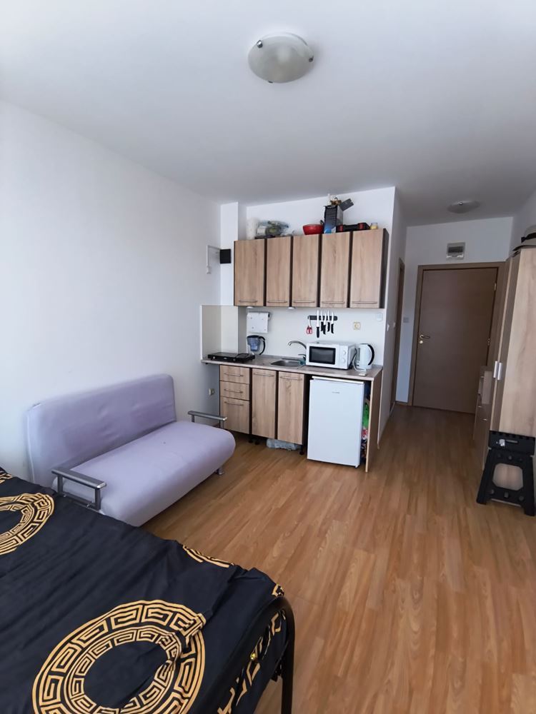 Exklusiv möbliertes Studio in einer geschlossenen Anlage mit umfangreicher Infrastruktur und ruhiger Atmosphäre