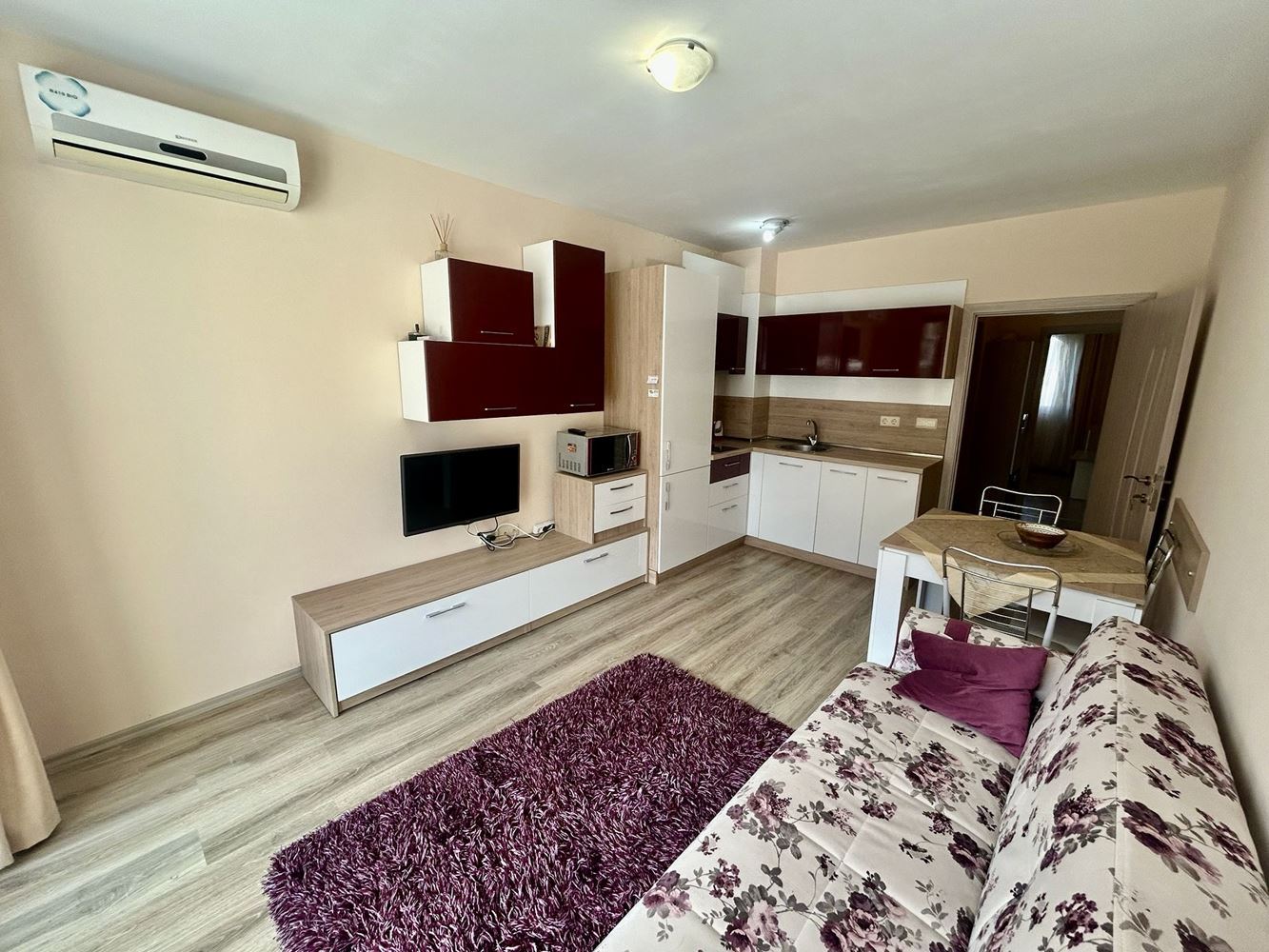 Komfortable 2-Zimmer-Wohnung mit direktem Zugang zum Pool in Nessebar – ein außergewöhnlich praktisches Angebot