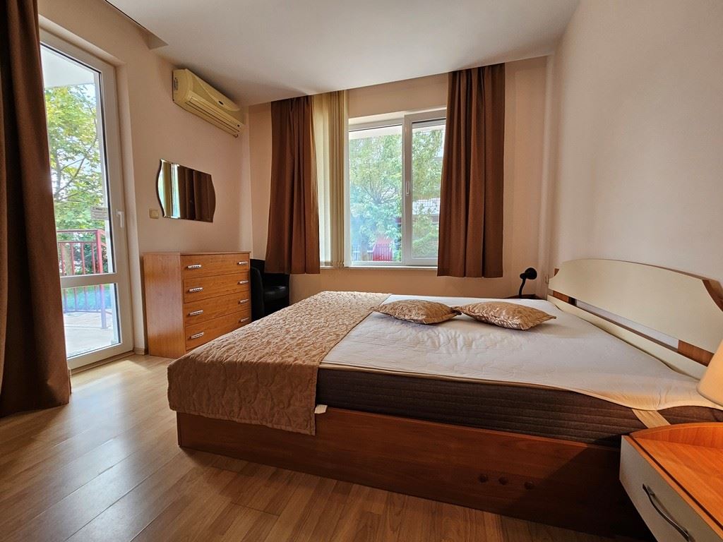 2-Zimmer-Wohnung in erster Meereslinie in einer bewachten Anlage in Elenite
