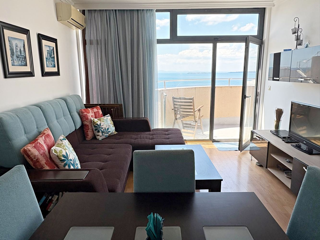 Luxuriöse 2-Zimmer-Wohnung mit Panoramablick auf das Meer in erster Linie in Sveti Vlas