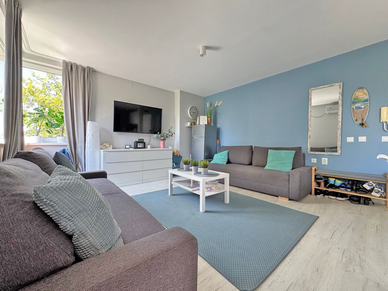 Stilvolle Zweizimmerwohnung mit einem Schlafzimmer in einer prestigeträchtigen Anlage in Sonnenstrand – komplett renoviert und bezugsfertig