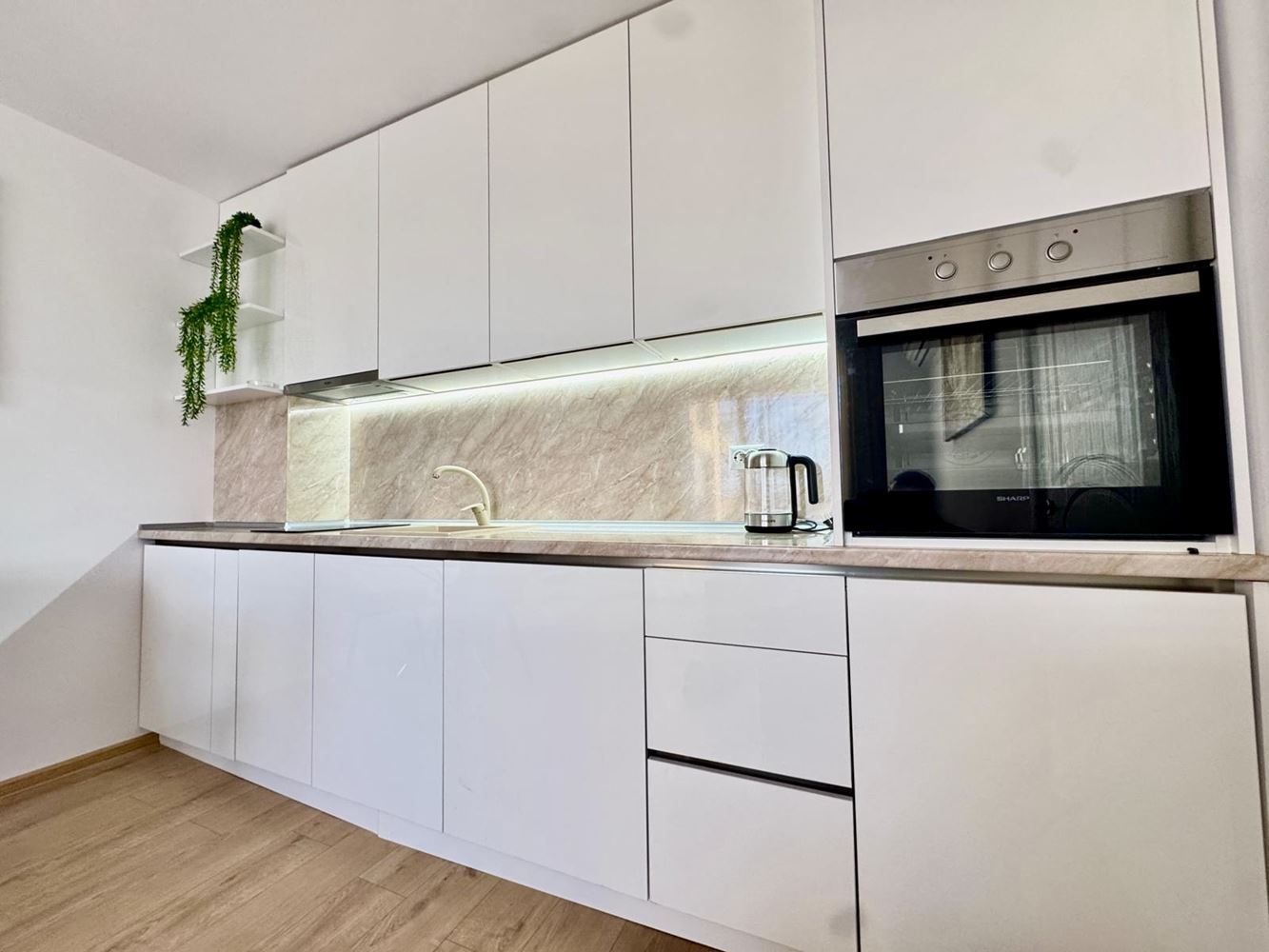 Zwei-Zimmer-Oase in einem neuen Luxuskomplex in Sonnenstrand – mit Poolblick