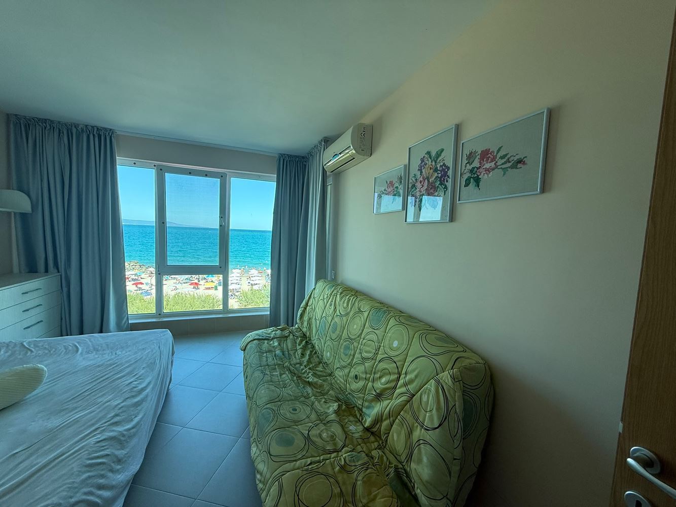 Direkter Meerblick – großzügige 2-Zimmer-Wohnung in erster Meereslinie in Pomorie