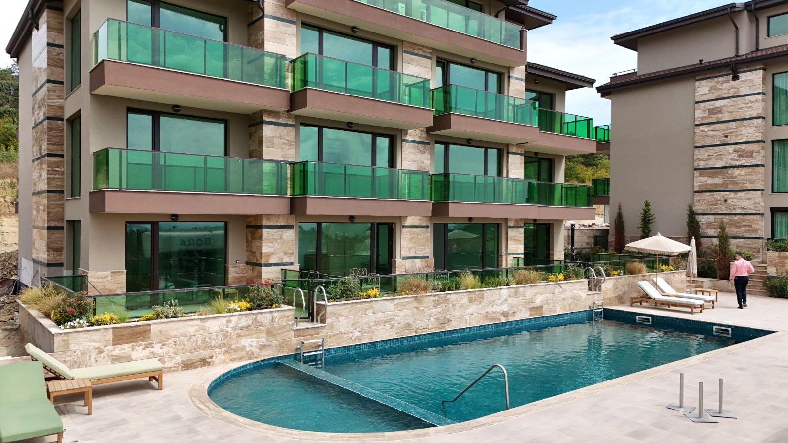 Zweizimmerwohnung mit Meerblick und Designer-Renovierung in einer grünen Anlage in Sonnenstrand