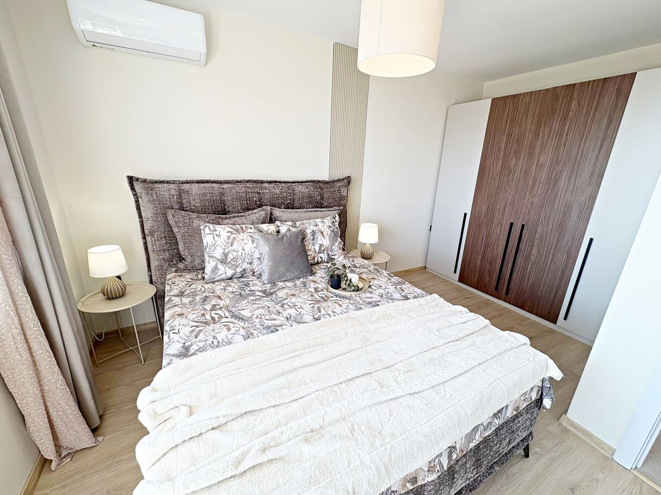 Zwei unabhängige Wohneinheiten mit Meerblick im Zentrum von Sveti Vlas – Designer-Interieur und eigener Parkplatz