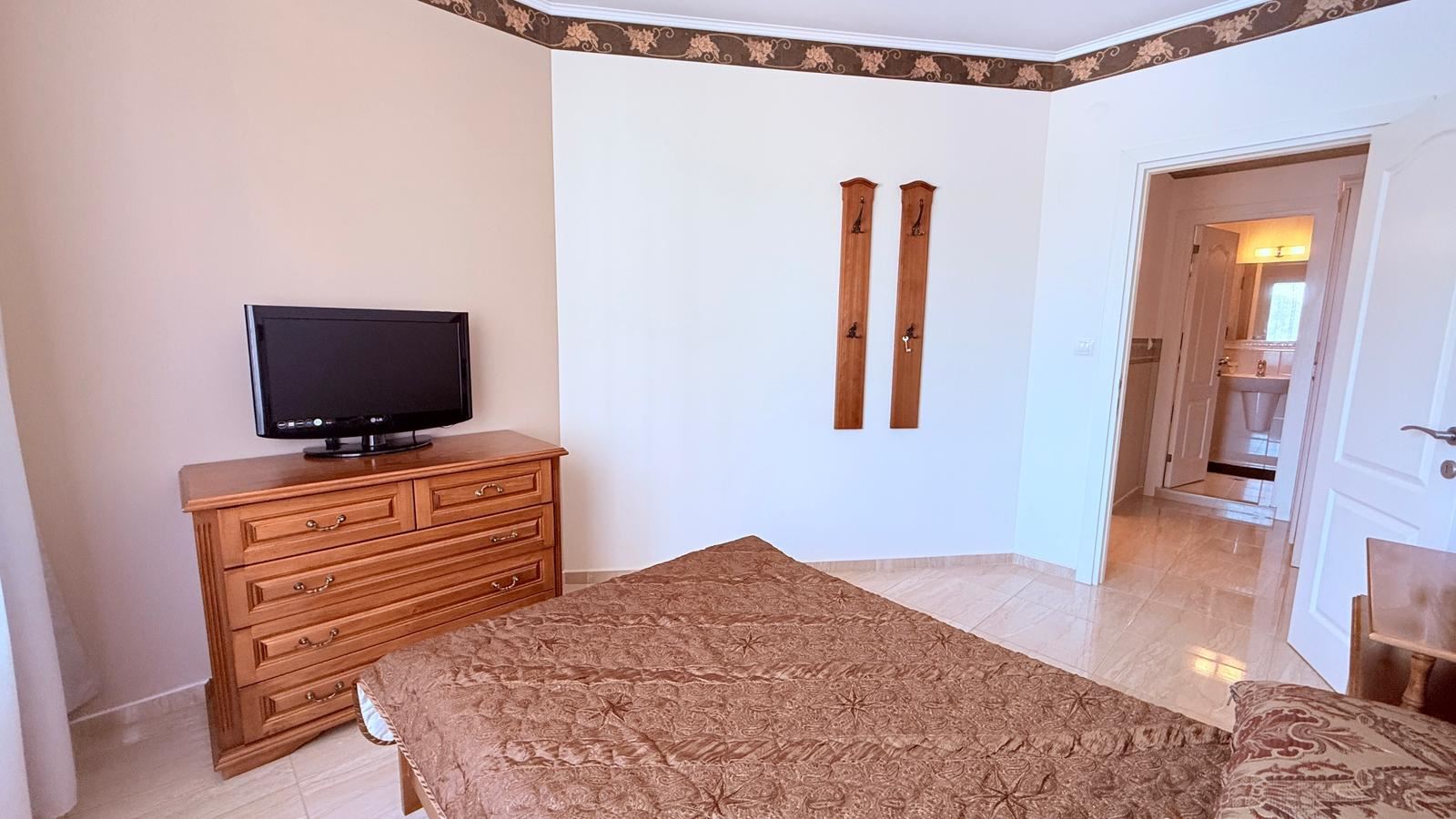 Luxuriöse 2-Zimmer-Wohnung in einer Anlage in Nessebar – 200 m vom Strand, Pool- und Gartenblick