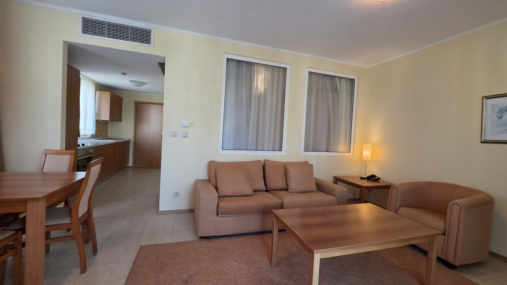 Geräumige 2-Zimmer-Wohnung mit einem Schlafzimmer in erster Meereslinie in Pomorie
