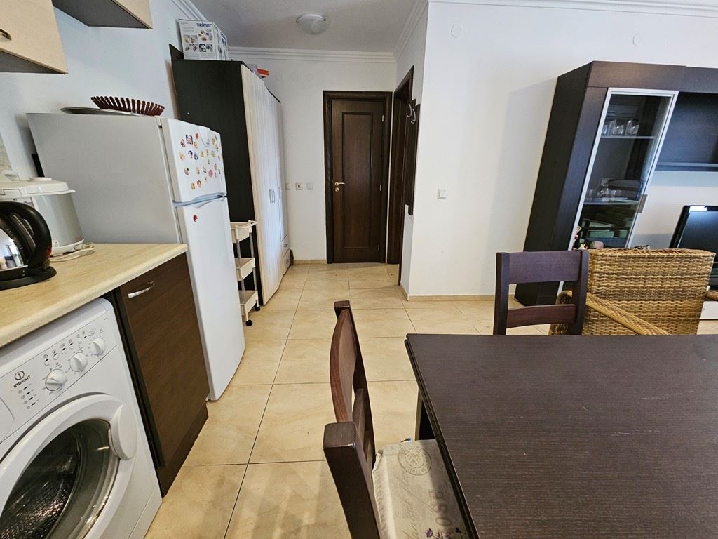 Luxus in erster Meereslinie – stilvolle Wohnung mit Veranda, privatem Garten und Meerblick in Sveti Vlas