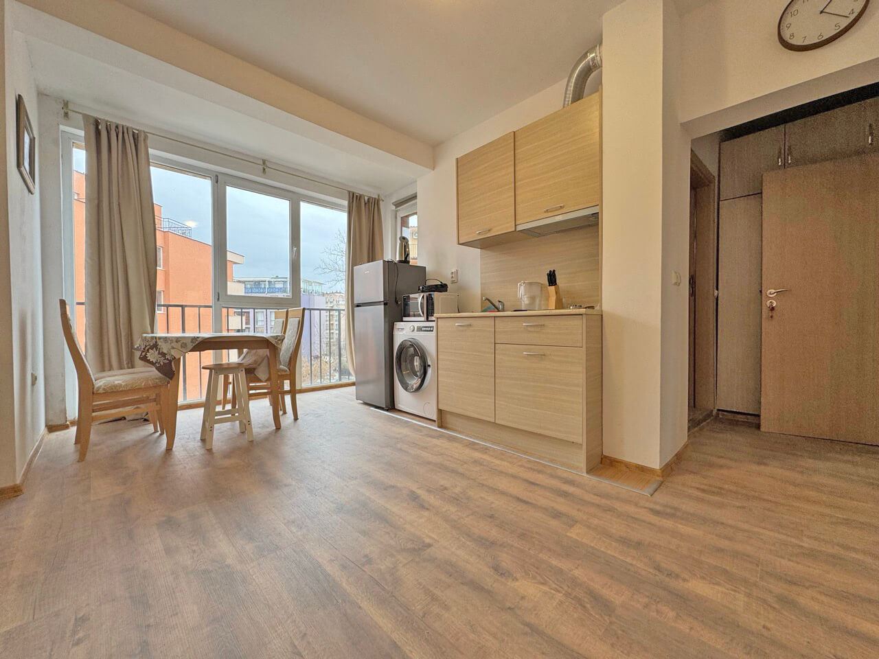 Ein-Zimmer-Wohnung mit Poolblick in einem prestigeträchtigen Komplex in Sunny Beach