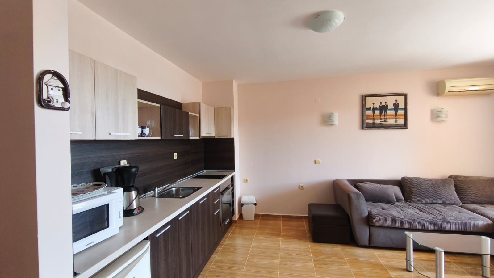 Geräumiges Zwei-Schlafzimmer-Apartment mit Meerblick in Sveti Vlas, nur 200 Meter vom Strand entfernt