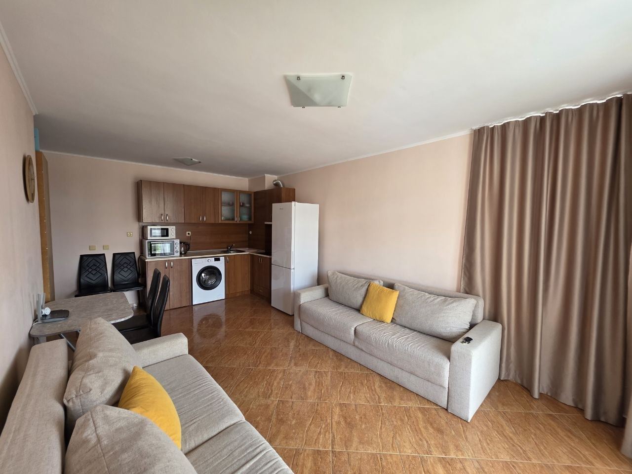 Studio mit Poolblick in Sveti Vlas – eine ausgezeichnete Option für Investition, Wohnen oder Sommerurlaub
