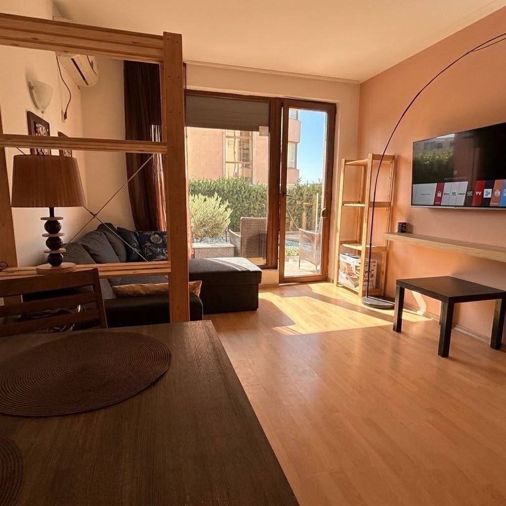 Sonniges Studio mit direktem Zugang zum Pool – Top-Lage in Sveti Vlas, 3–4 Minuten vom Strand entfernt