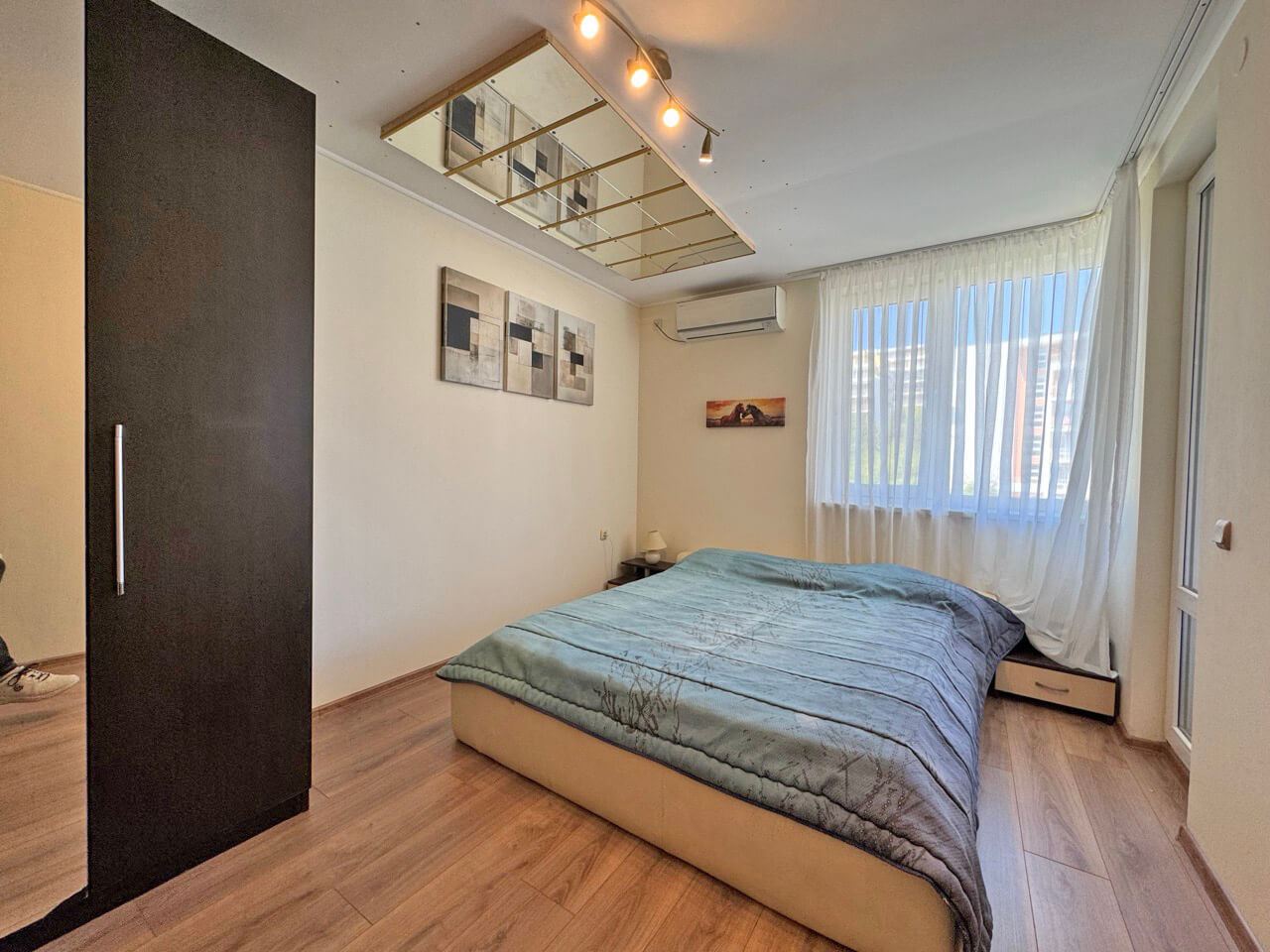 Zwei-Zimmer-Wohnung in einem Luxuskomplex in erster Meereslinie in Sveti Vlas