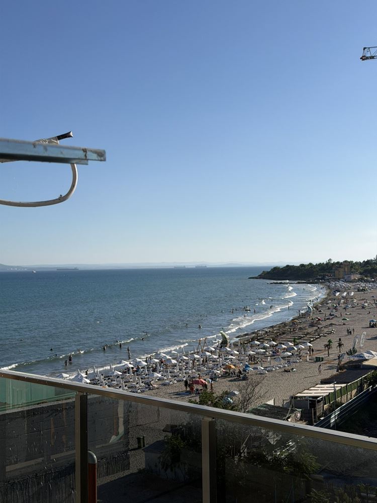 Drei-Zimmer-Wohnung mit frontalem Meerblick in Pomorie – erste Meereslinie, Südstrand und keine Wartungsgebühr!