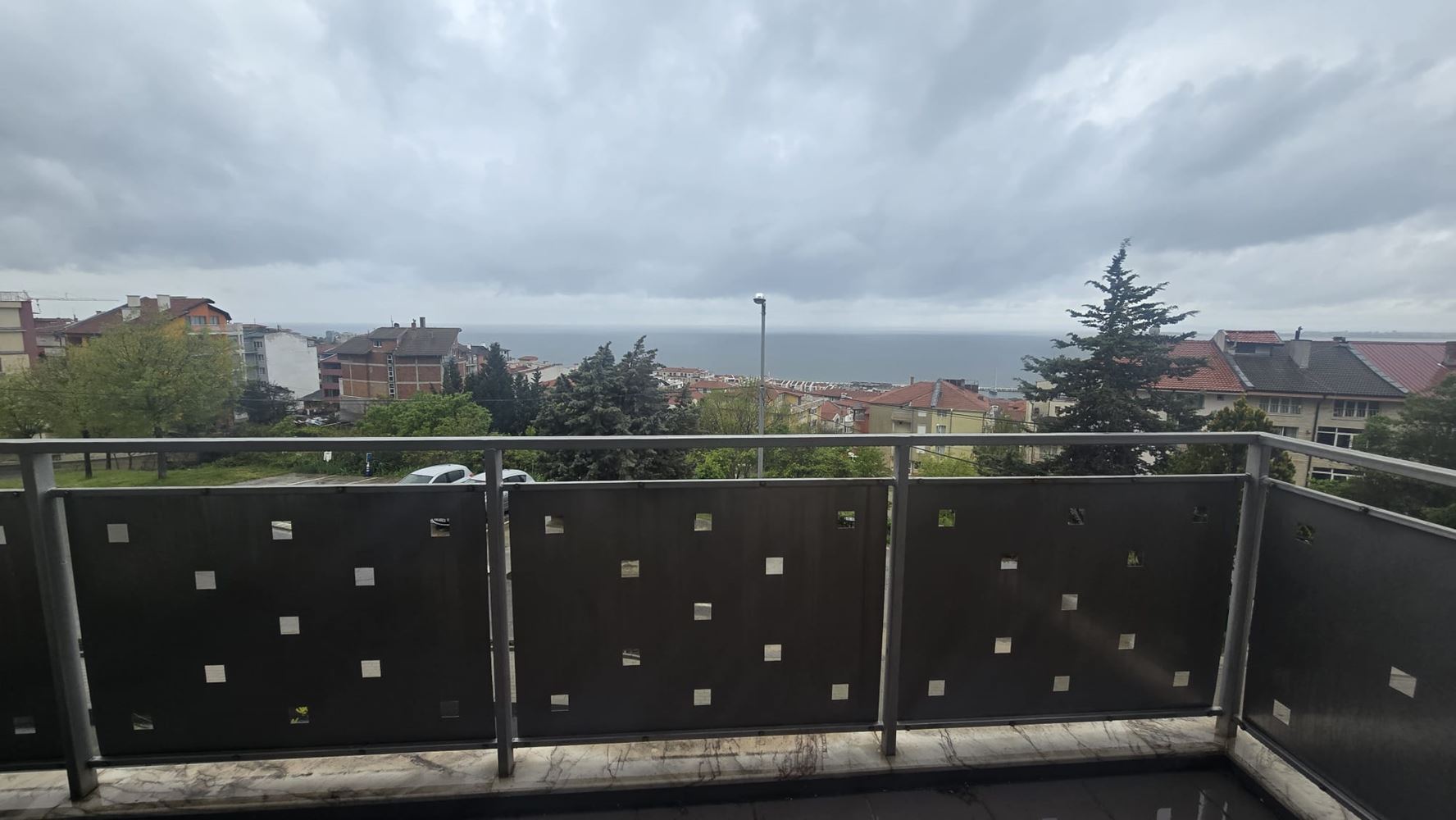 Großes Studio in Sveti Vlas mit hervorragender Fläche, praktischer Lage und bezugsfertig