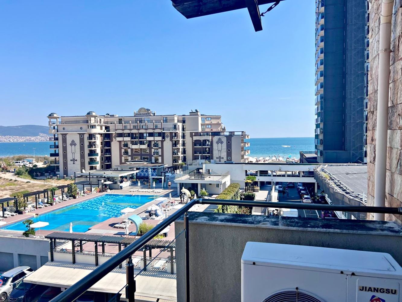 Zweizimmerwohnung mit Panoramablick auf das Meer in erster Meereslinie – geräumige Wohnung in Sonnenstrand