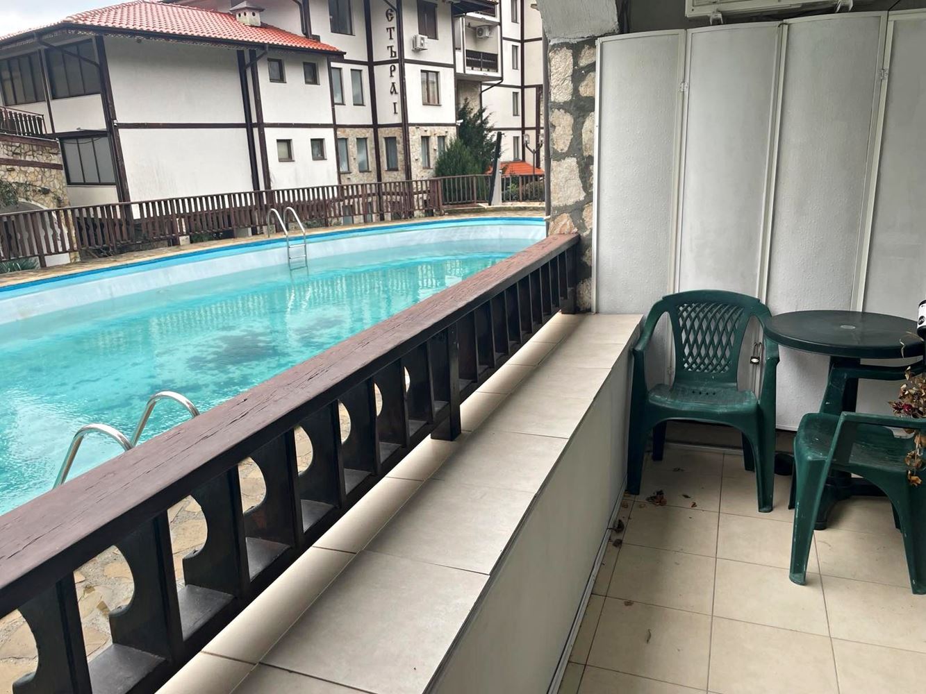 Luxus und Ruhe in erster Meereslinie in Sweti Wlas – großzügige 2-Zimmer-Wohnung mit Blick auf den Pool
