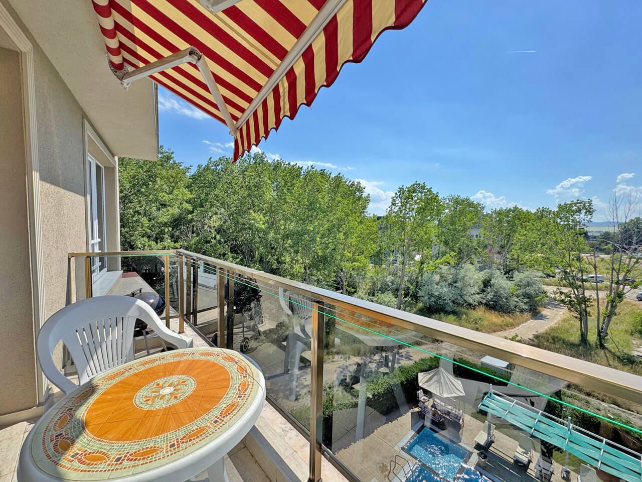 Apartment mit zwei Schlafzimmern und Poolblick in einer modernen Anlage in Sonnenstrand