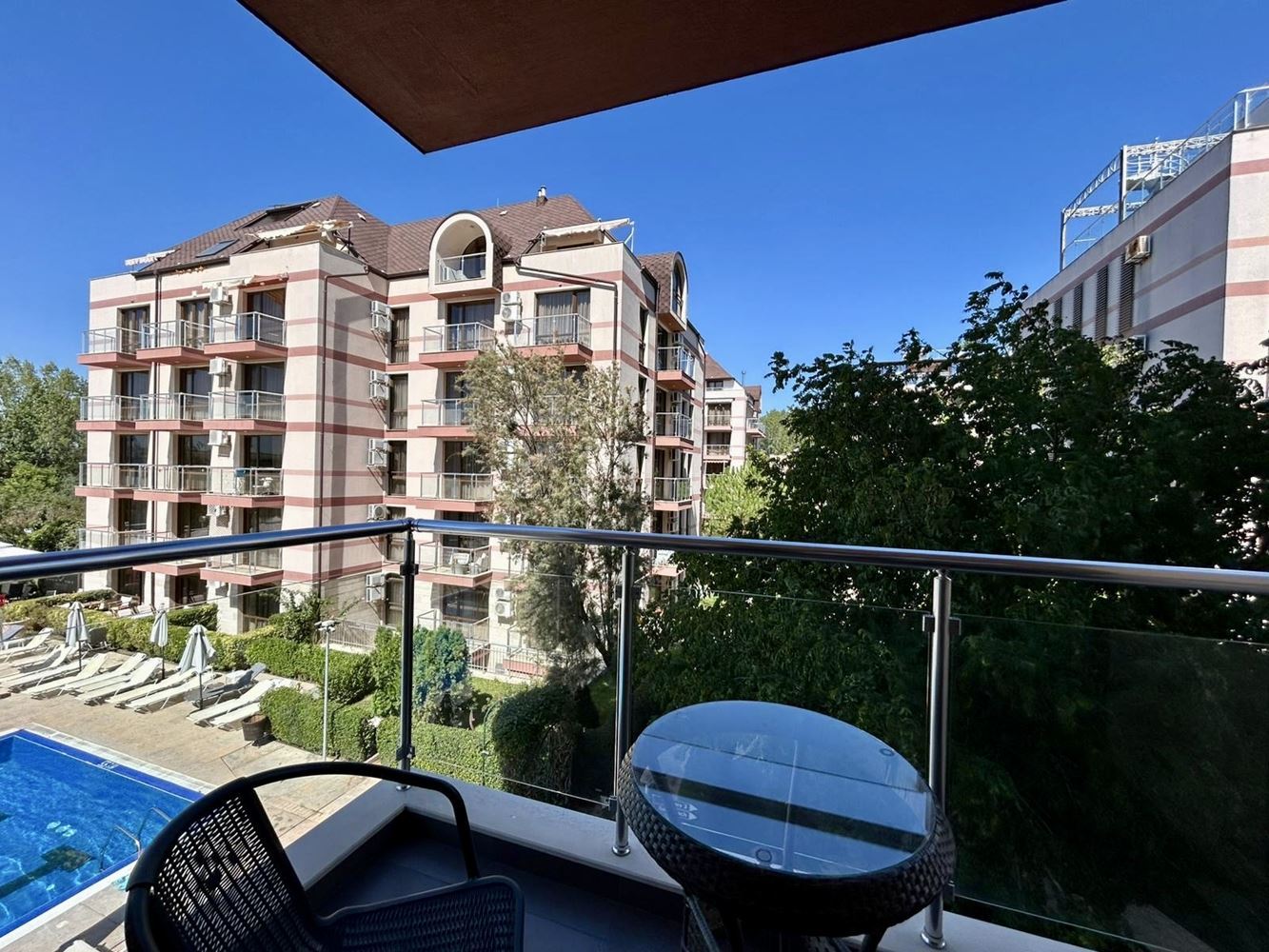 Gemütliche 2-Zimmer-Wohnung mit Pool- und Grünanlagenblick in einem großartigen Komplex in Sonnenstrand