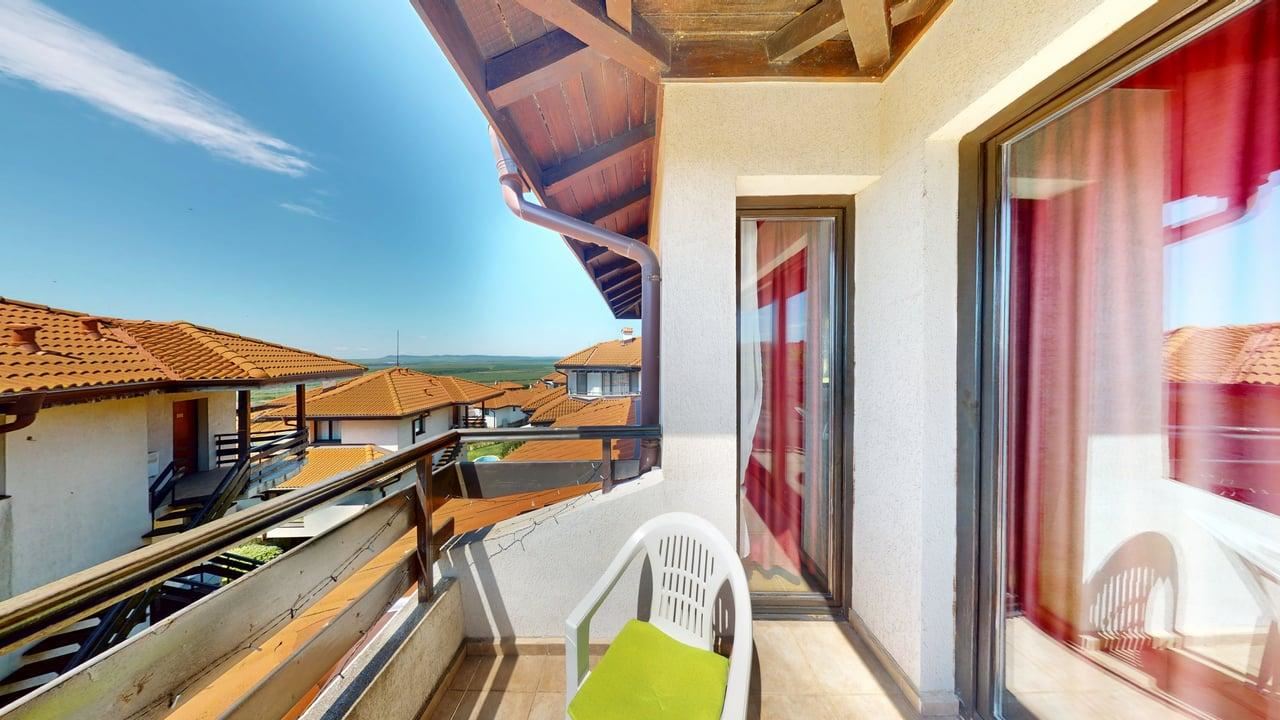 Geräumige Zwei-Zimmer-Wohnung mit Meerblick in der Region Sonnenstrand