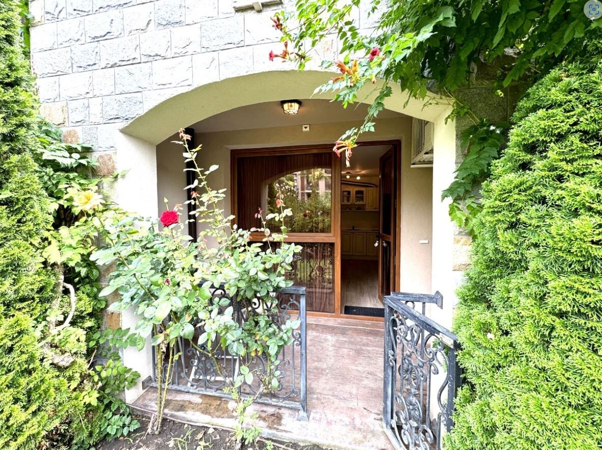 Stilvolles Studio mit Zugang zum Innenhof in einer luxuriösen Wohnanlage in Sonnenstrand