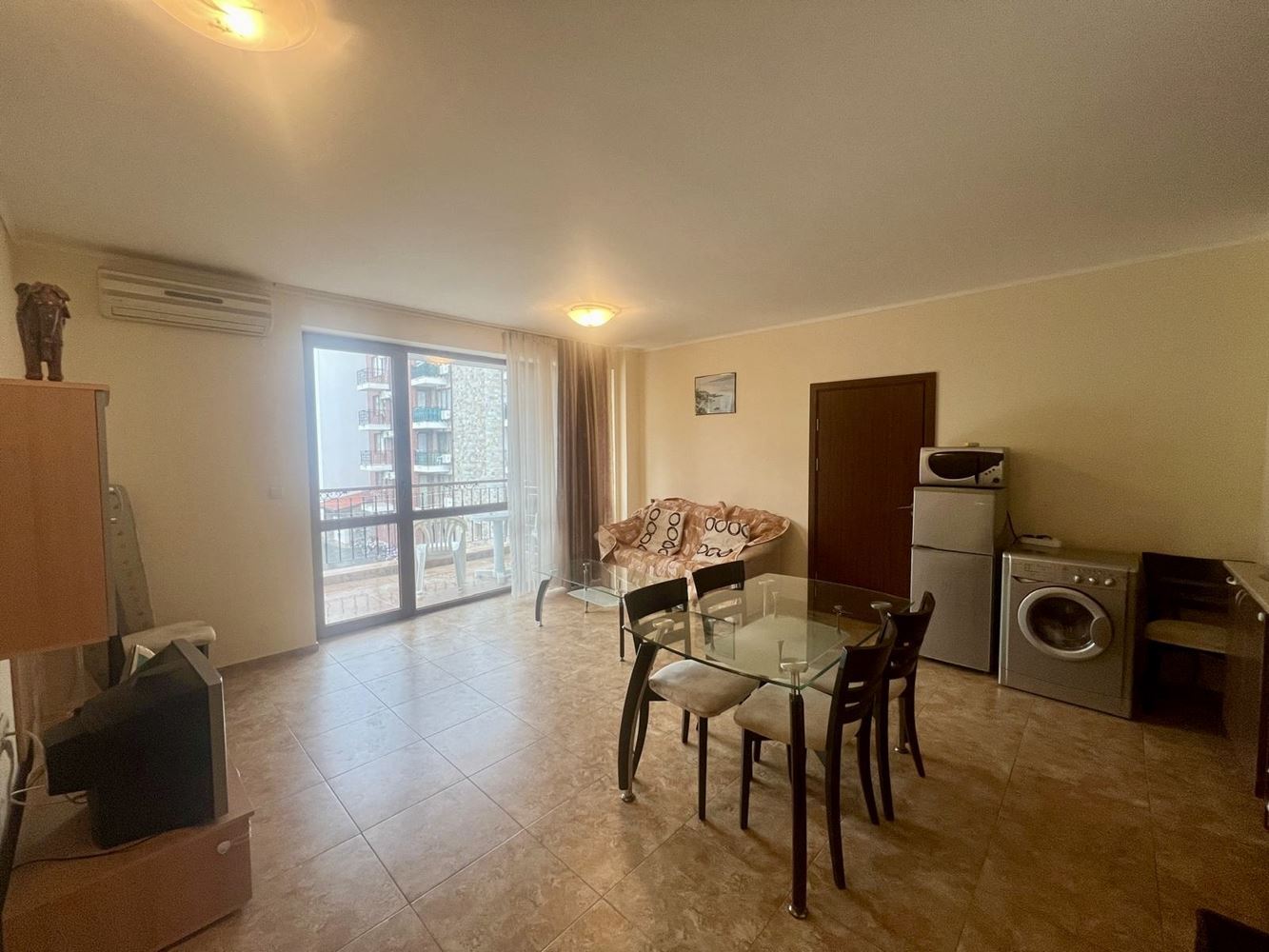 Geräumige Drei-Zimmer-Wohnung mit Poolblick in einer prestigeträchtigen Anlage in Nessebar