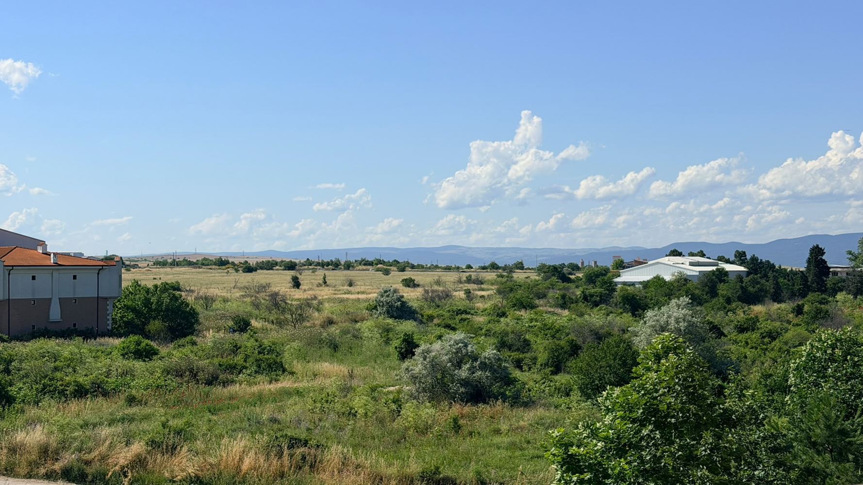 Zweizimmerwohnung mit Panoramablick, nur einen Schritt vom Meer entfernt in Ravda