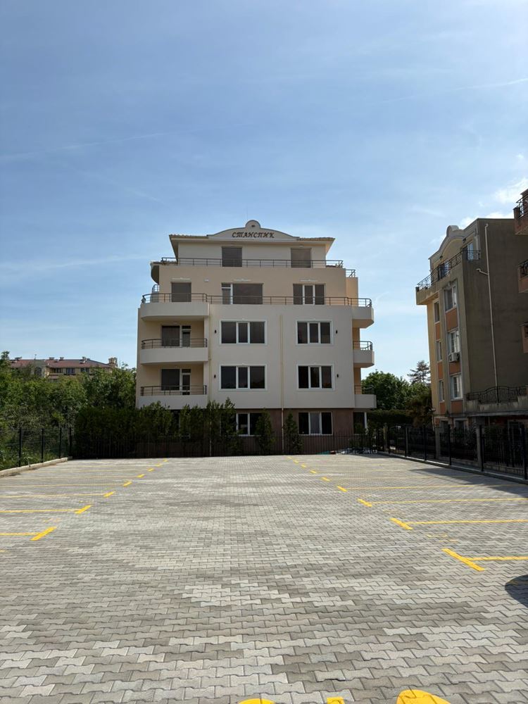 Zweizimmerwohnung in Pomorie – Neubau, Erdgeschoss, niedrige Instandhaltungsgebühr und ausgezeichnete Lage