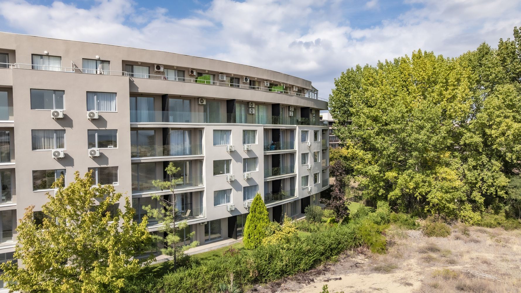 Elegante 3-Zimmer-Wohnung mit Panoramablick auf das Meer in erster Meereslinie in Sonnenstrand