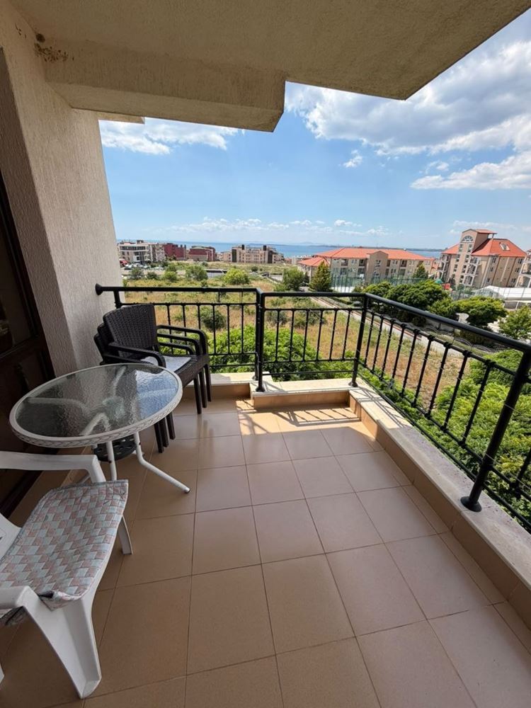 Stilvolle Wohnung mit einem Schlafzimmer und Meerblick in einer prestigeträchtigen Wohnanlage in Sveti Vlas – ideal für Urlaub und Investition