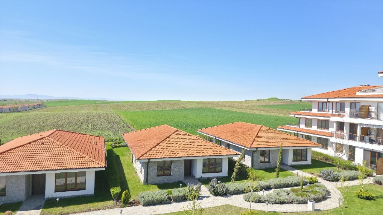 Geräumige Zweizimmerwohnung mit Meerblick in Acheloj – Ruhe, Grün und luxuriöse Annehmlichkeiten