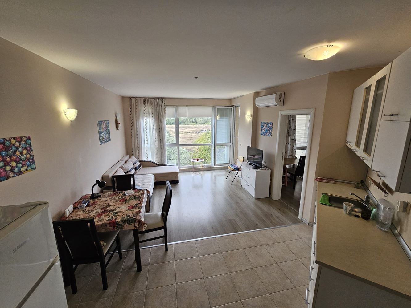 Zweizimmerwohnung inmitten von viel Grün in einer Anlage mit Swimmingpool und Kinderspielplatz