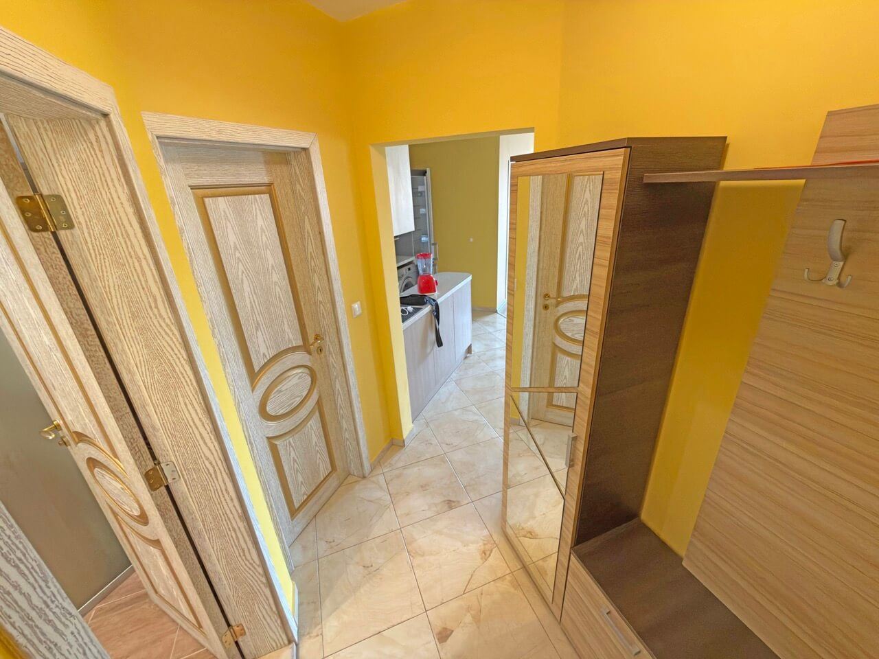 Drei-Zimmer-Wohnung mit Meerblick, 200 Meter vom Strand entfernt in Pomorie