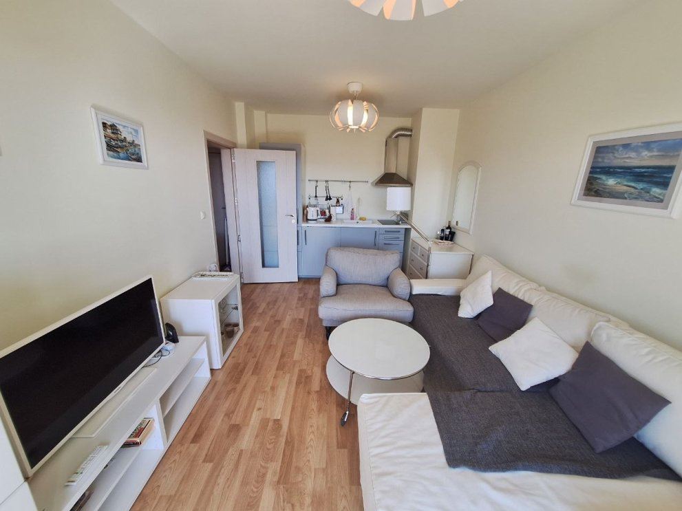 Möblierte 2-Zimmer-Wohnung in erster Meereslinie mit Meerblick in Byala