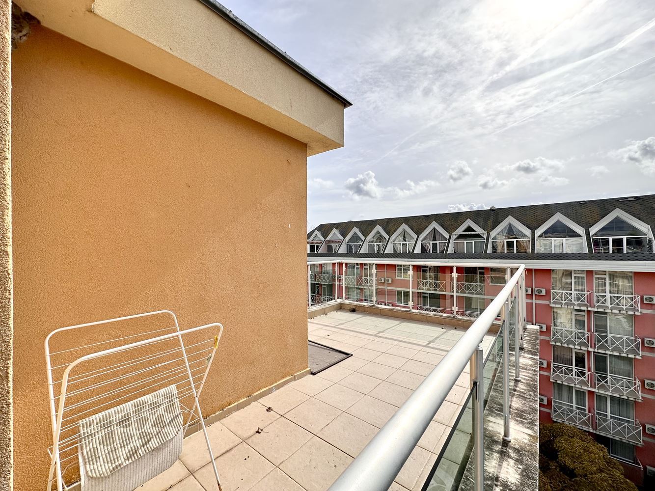 Geräumiges Studio mit beeindruckender Panoramaterrasse am Sonnenstrand