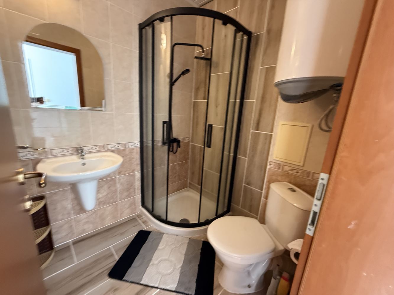 Ein-Zimmer-Wohnung mit Terrasse in Sonnenstrand – Komfort und ganzjährige Sicherheit