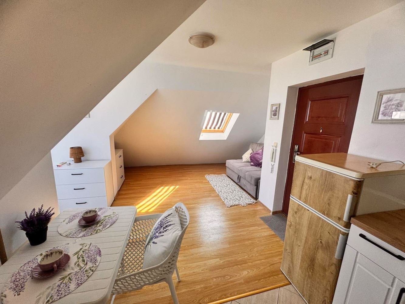 Stilvolles Studio mit Panoramaterrasse in Pomorie – niedrige Instandhaltungsgebühr, Südausrichtung und ausgezeichnete Lage nahe dem Meer