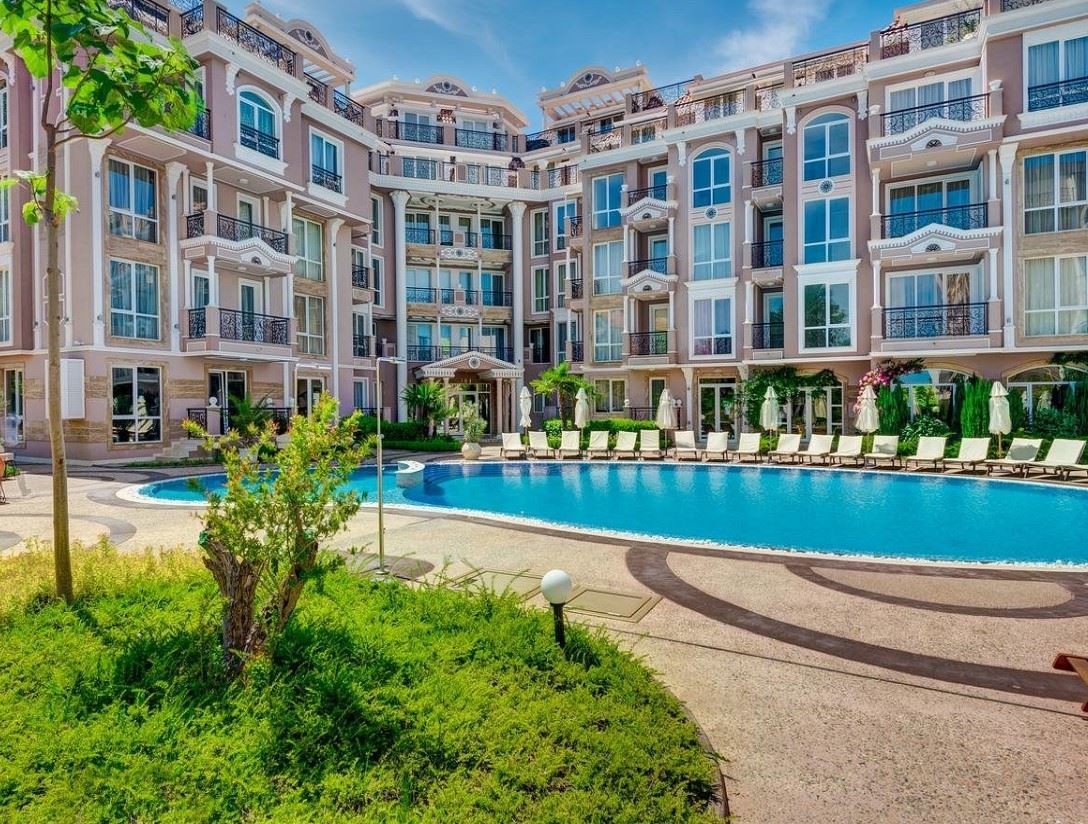 Luxus-Studio mit großer Veranda in einer prestigeträchtigen Anlage in Sonnenstrand – Komfort, Grünflächen und SPA-Entspannung